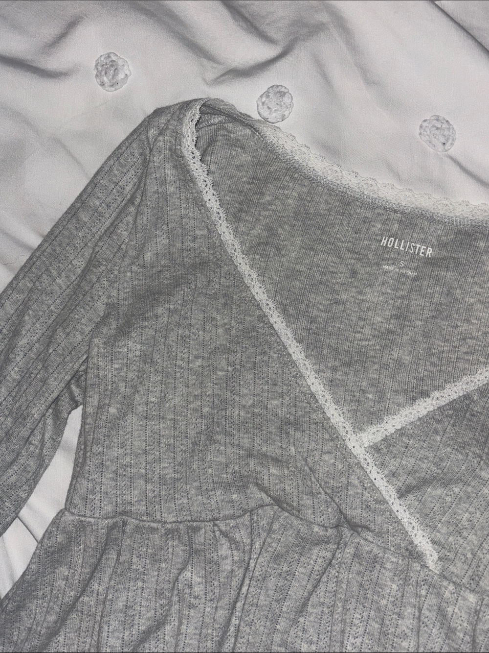 Hollister Light Grey Ribbed V-Neck Lace Trim Top - Picture 3 of 4